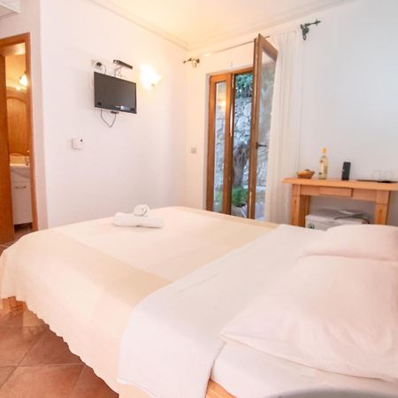 Apartments And Rooms Levantin Inn Светі-Стефан Екстер'єр фото