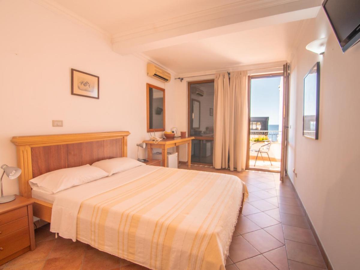 Apartments And Rooms Levantin Inn Светі-Стефан Екстер'єр фото