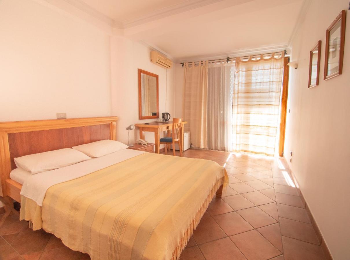 Apartments And Rooms Levantin Inn Светі-Стефан Екстер'єр фото