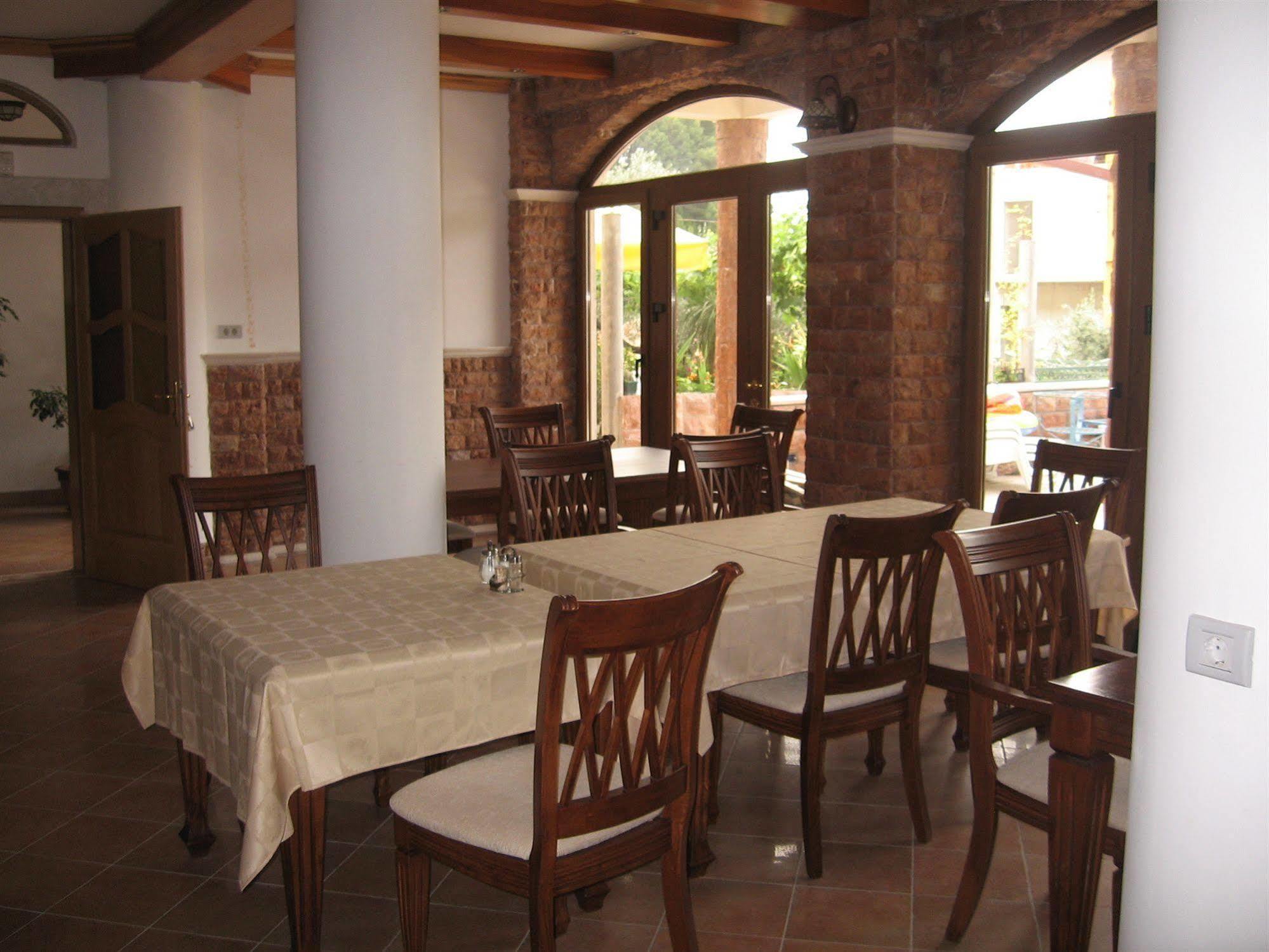 Apartments And Rooms Levantin Inn Светі-Стефан Екстер'єр фото