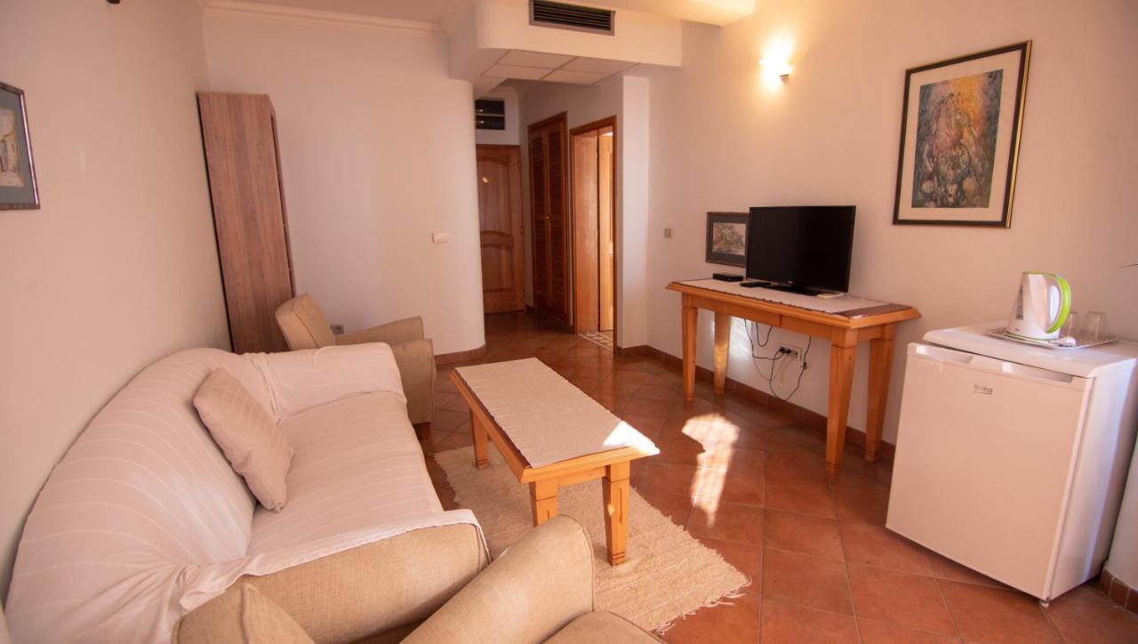 Apartments And Rooms Levantin Inn Светі-Стефан Екстер'єр фото